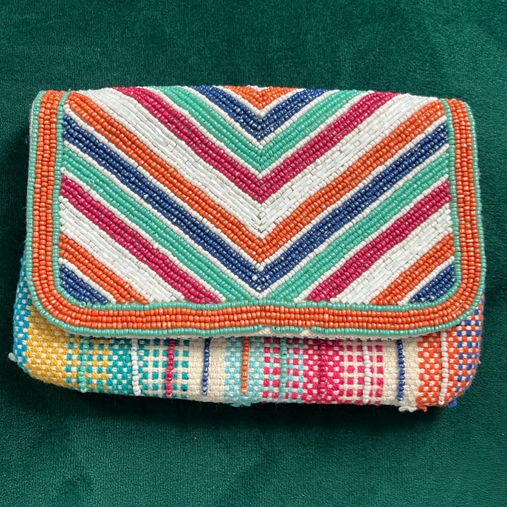 Gretchen Scott V for Victory Beaded Purse
